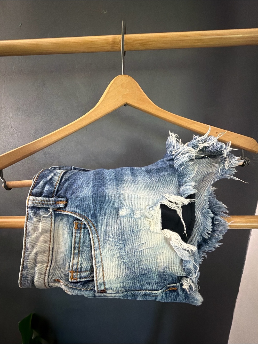 Zara Trafaluc Distressed Denim Shorts Raw Hem Light Wash Size 2